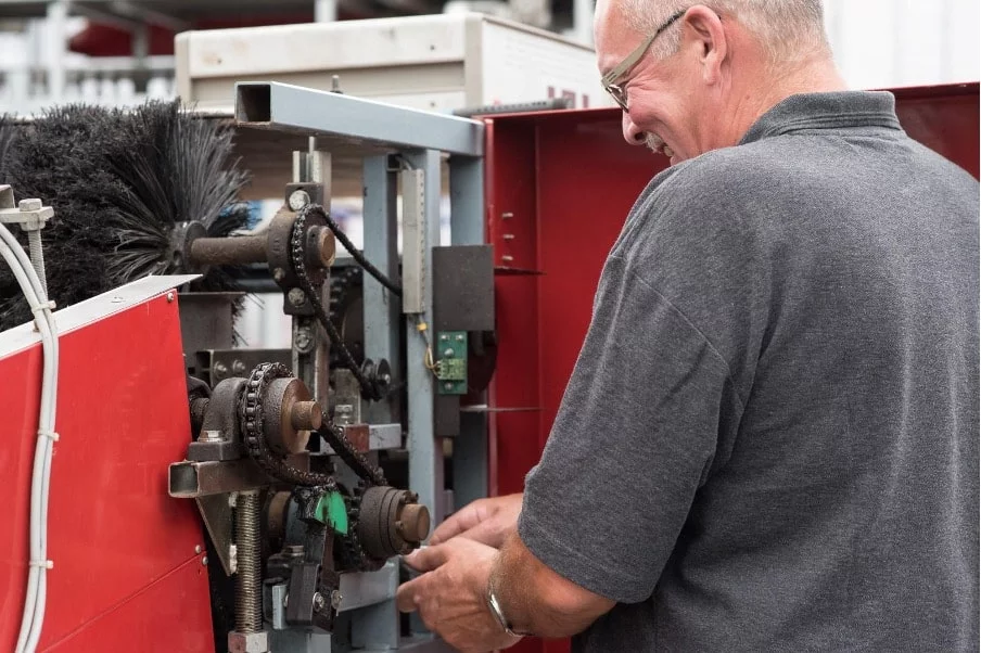 Greening Agriculture: The Power of Secondhand Machinery for a Sustainable Future 2 machine maintenance